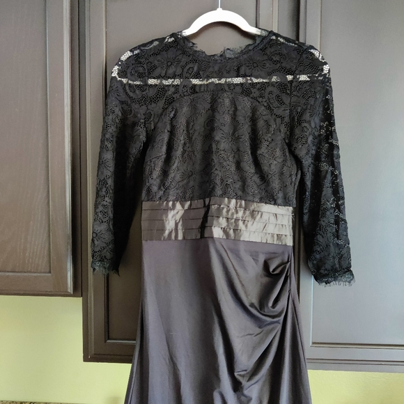 Baby on line D.R.E.S.S  Floor length Lace Gown - Picture 3 of 11